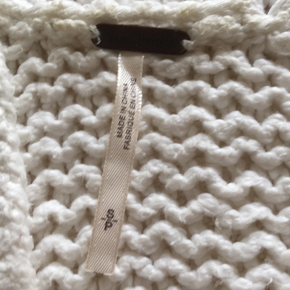 White Pullover - image 6